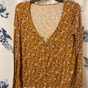 American Eagle Outfitters Size S. Long sleeve floral top.